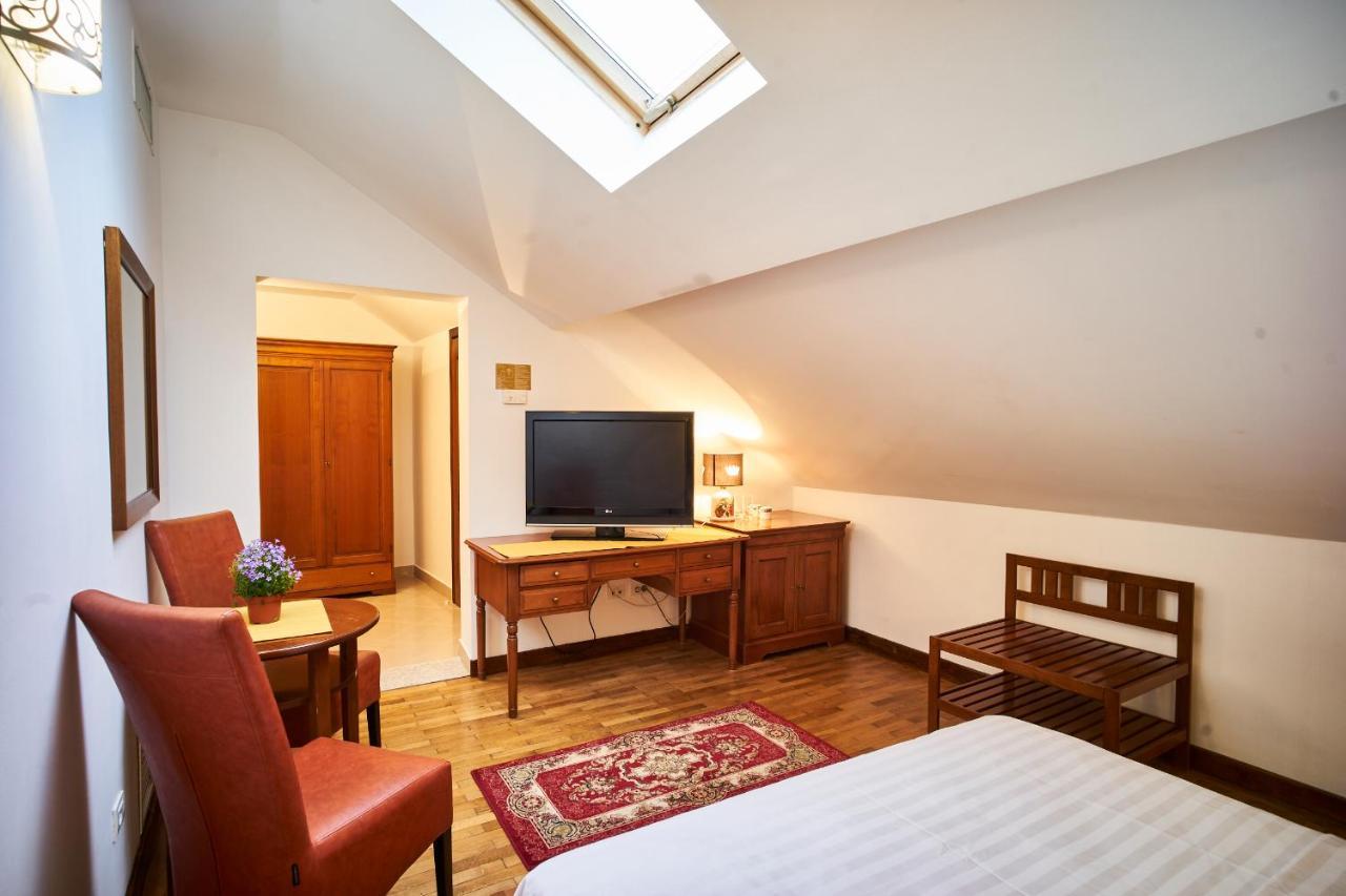 בוקרשט Cozy Attic Room V מראה חיצוני תמונה