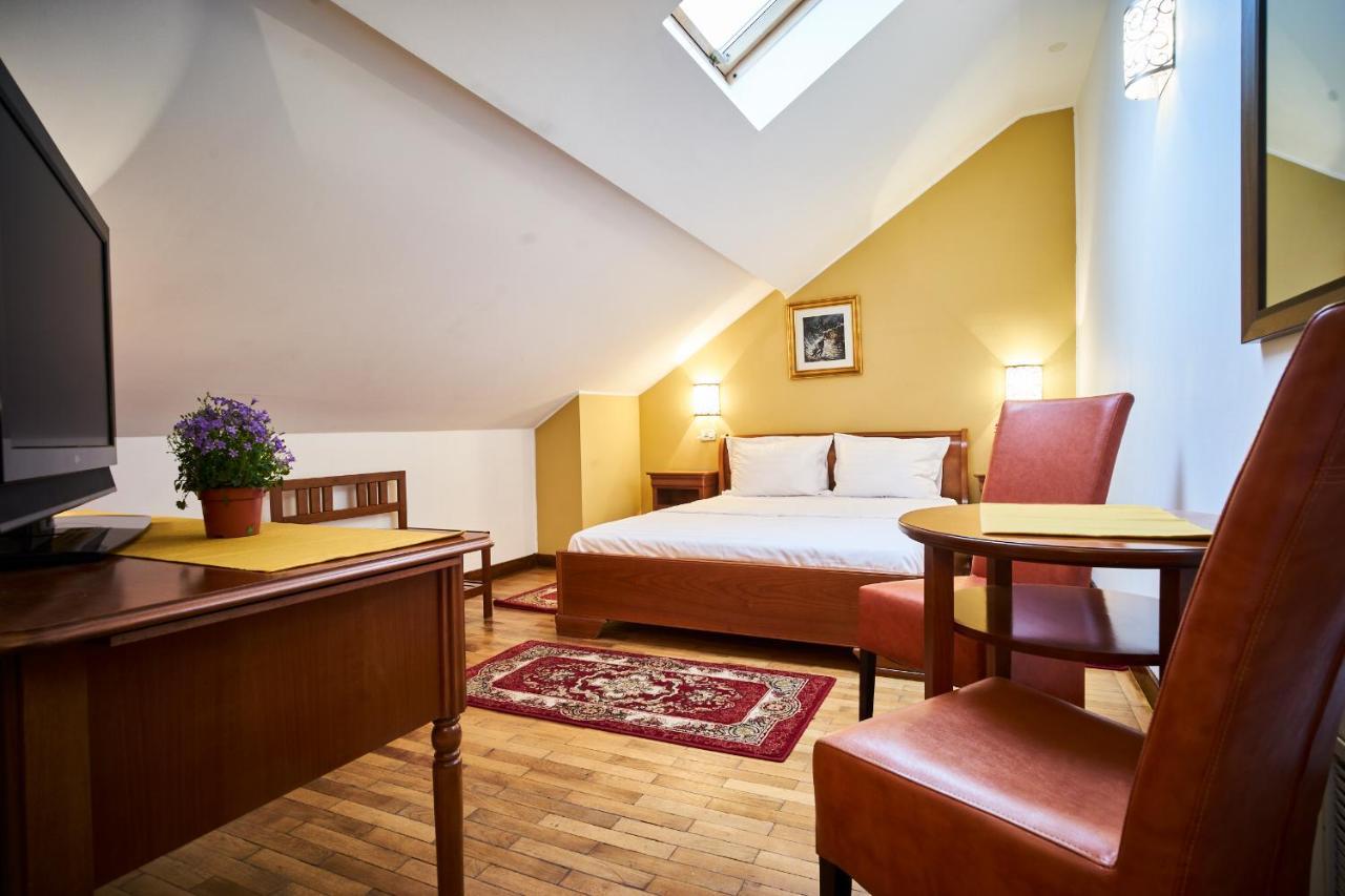 בוקרשט Cozy Attic Room V מראה חיצוני תמונה