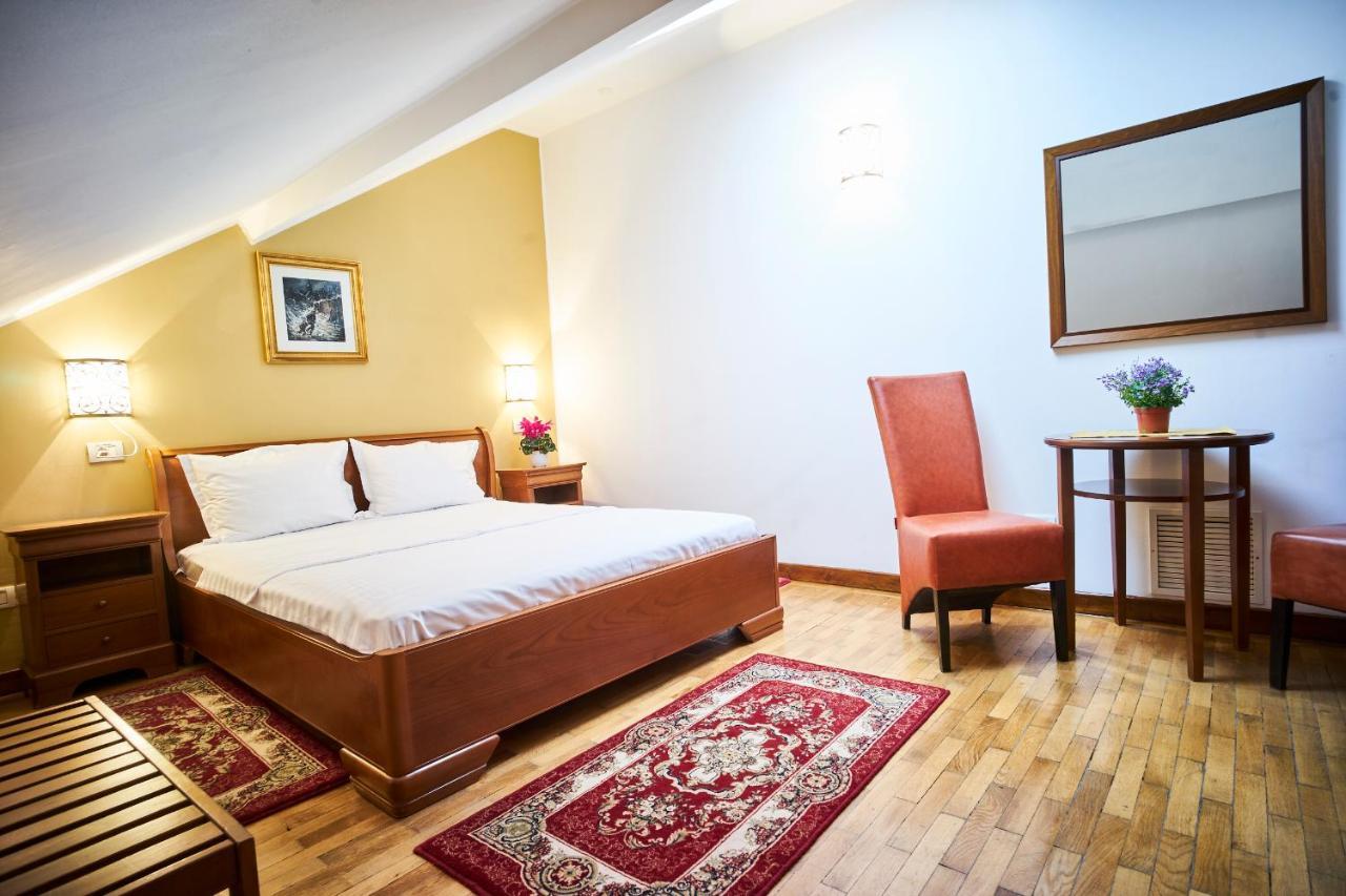 בוקרשט Cozy Attic Room V מראה חיצוני תמונה